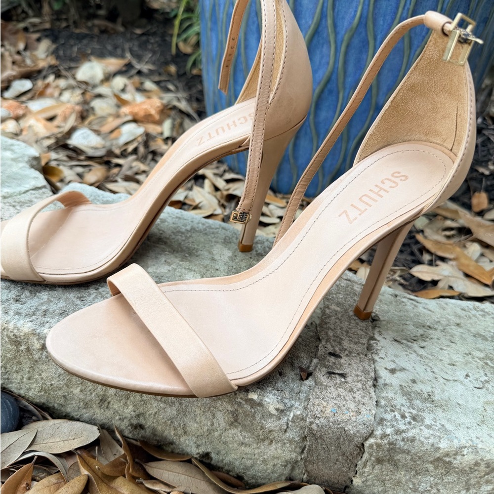 SCHUTZ Nude Heel